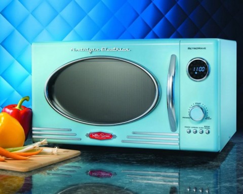 Funky Kitchen Appliances To Brighten Up Your Kitchen - Blue Retro Microwave