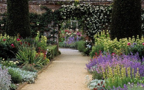 Garden Decorating Tips For The Busy Gardener