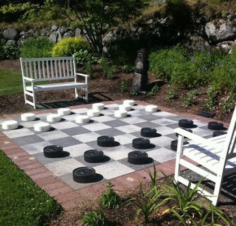 10 Fun Garden Toys - Giant Draughts