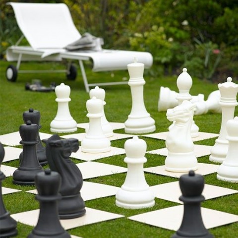 10 Fun Garden Toys - Giant Chess