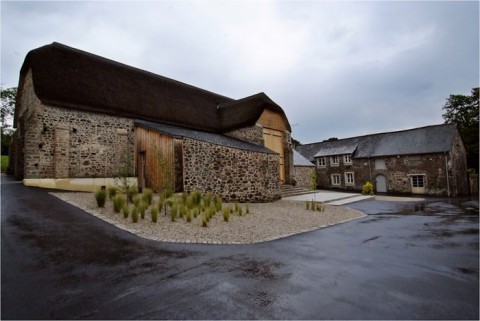10 Wedding Venues In Devon - The Great Barn