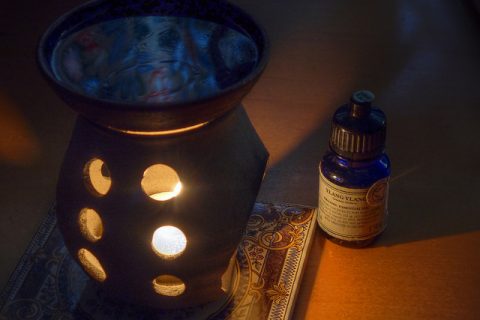 6 Ways To Add Scented Aromas To Your Home - Candle Aromatherapy Diffuser