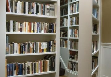 Secret Bookshelf Staircase entrance - Photo by f*ckyeahbookshelves