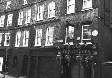 The Grapes - Narrow Street