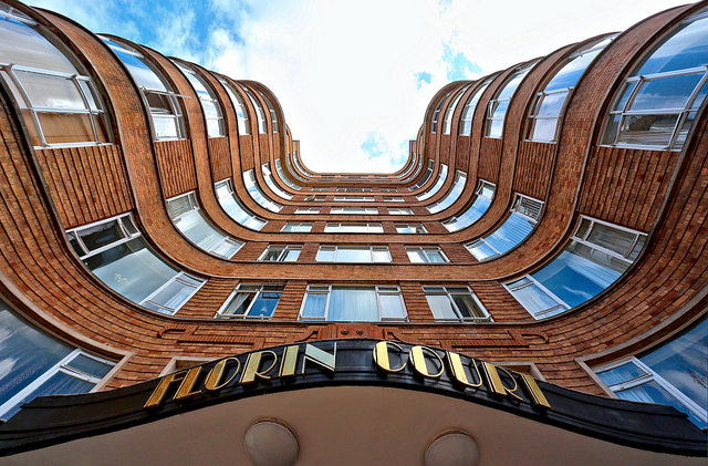 Florin Court - Curve Your World - London City - Photo by Simon & His Camera