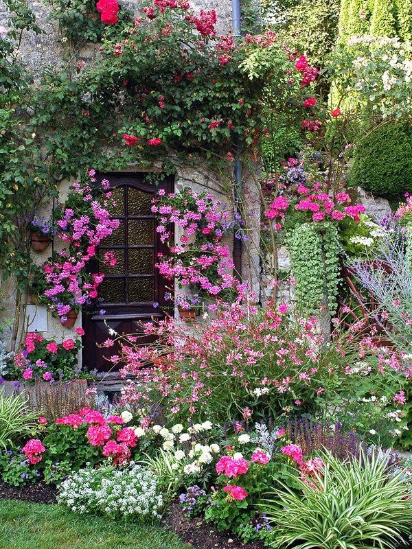 Garden Look As Pretty A Picture, How To Make Your Garden Look Nice With No Money Uk