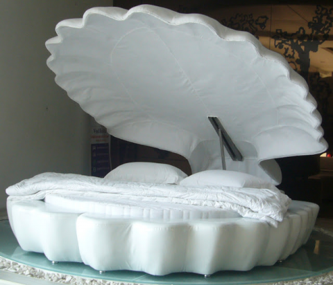 Clam shell bed