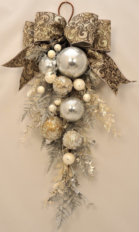 Elegant Christmas - Stunning Ornament and Crystal Christmas Swag