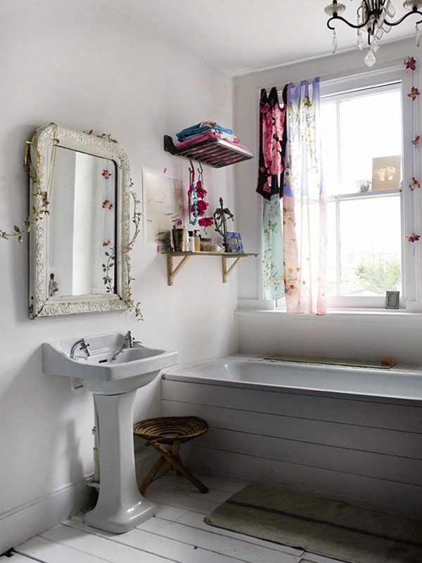 Make Your Bathroom Look Bigger With These Simple Ideas