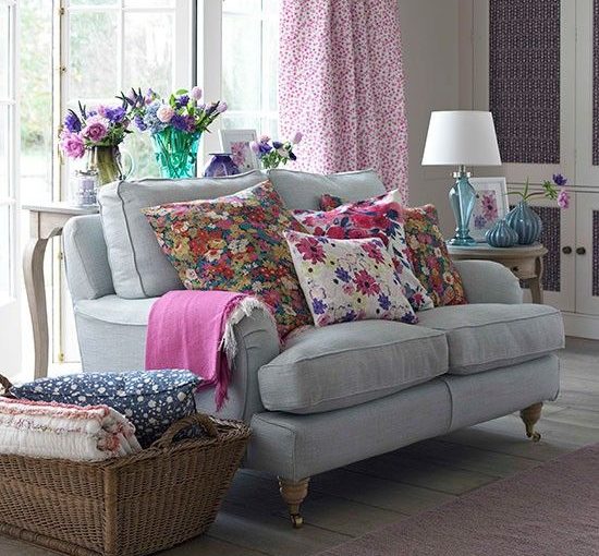 How To Create A Bright And Vibrant Living Room