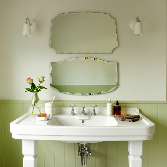 Give Your Bathing Quaters A Sprinkle Of Vintage - Image From IdealHome.co.uk