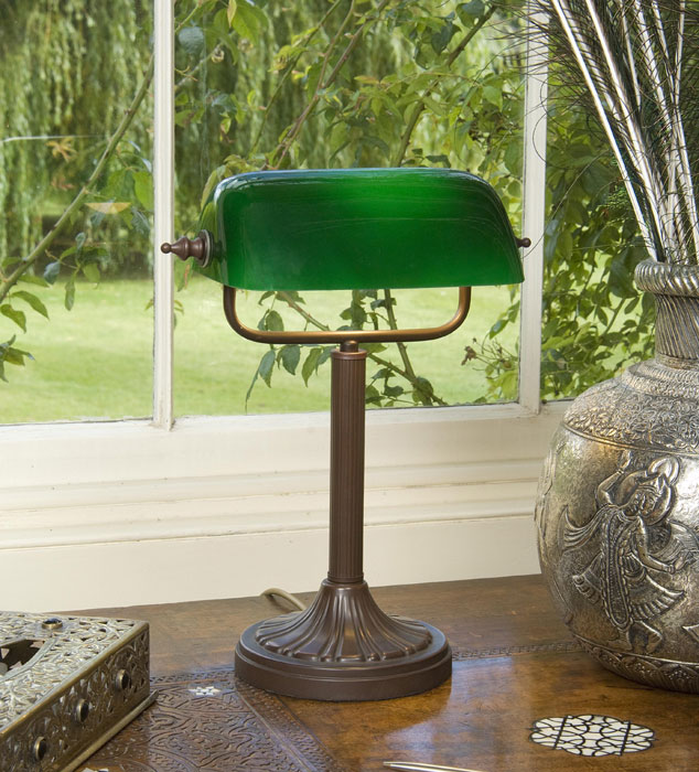 The History Of Banker S Lamp, Why Do Bankers Lamps Have Green Shades