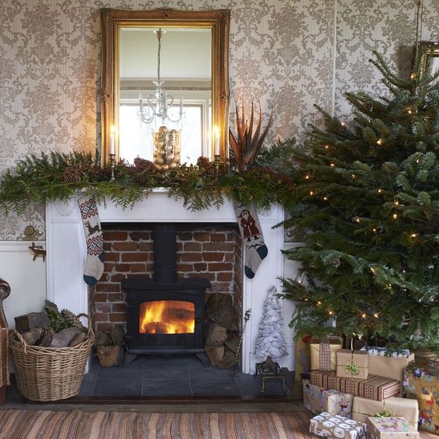 Why LED Lights Are Perfect For Christmas Trees - Image From ElleDeco.com