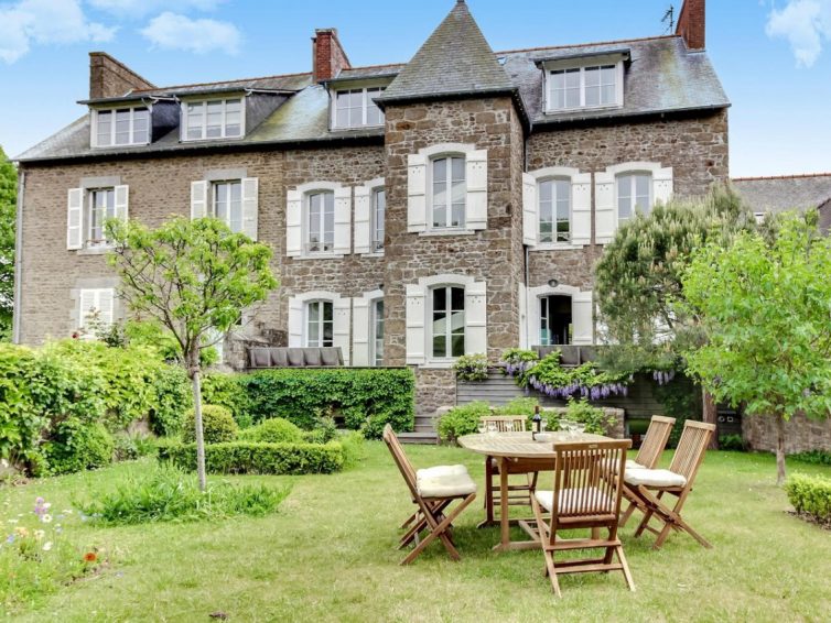 5 Holiday Homes In Brittany Perfect For Group Gatherings - Maison du Capitaine