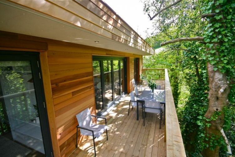 6 Reasons To Embark An A Glamping Holiday - Cedar Lodge Treehouse Plymouth