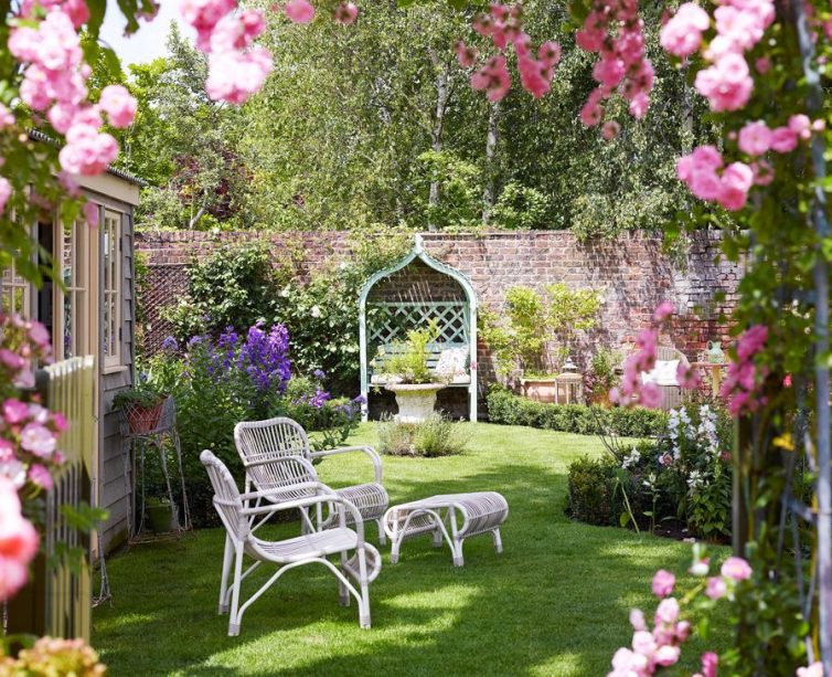 Tips On How To Build A Summer Garden - Image From House & Garden