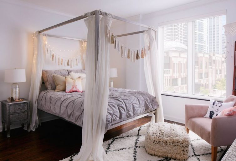 Sleep In Style: 4 Reasons To choose A Four-Poster Bed - Image By Dustin Halleck - Design by Jen Talbot Design - Via Elle Decor