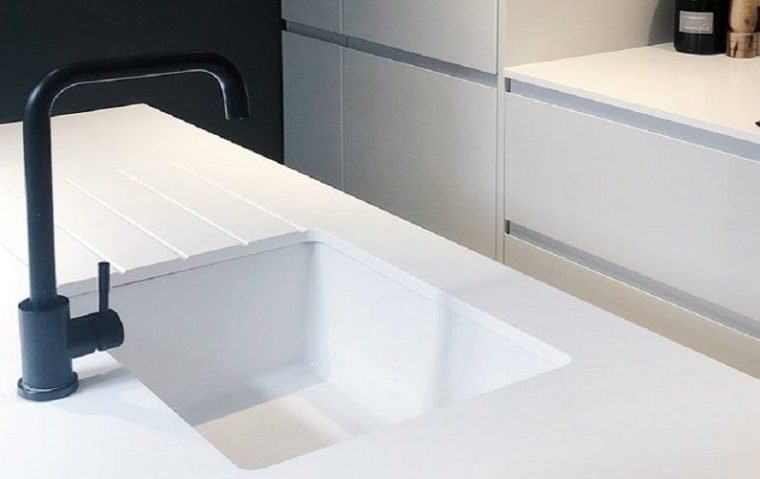 Unistone Bianco Assoluto London Worktop - Image Via Via mkwsurfaces.co.uk