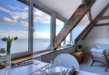 Tips For Choosing The Perfect Holiday Rental - Image Via LymeBayHolidays.co.uk - Austen’s Garret Lyme Regis, Dorset