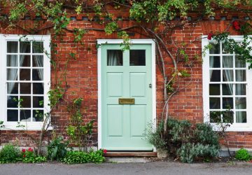 Cottage With Sash Windows