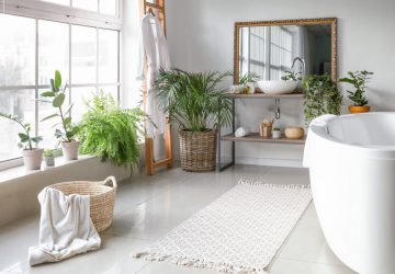 Luxury Bathroom With Plants