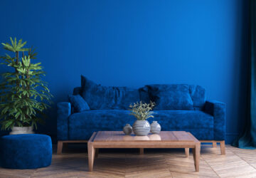 Wall and sofa in classic blue - Pantone 2020 Colour of the year