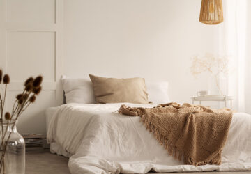 Linen Bedding. Natural bedroom.