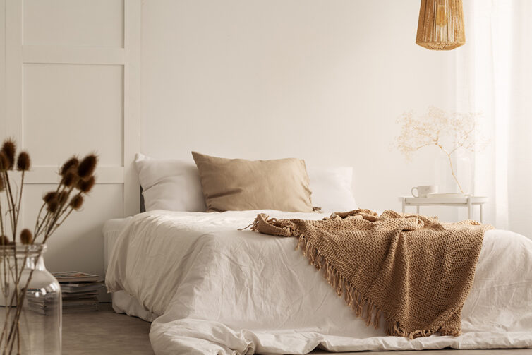 Linen Bedding. Natural bedroom.