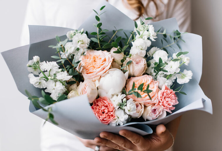 Bouquest of white and peach flowers