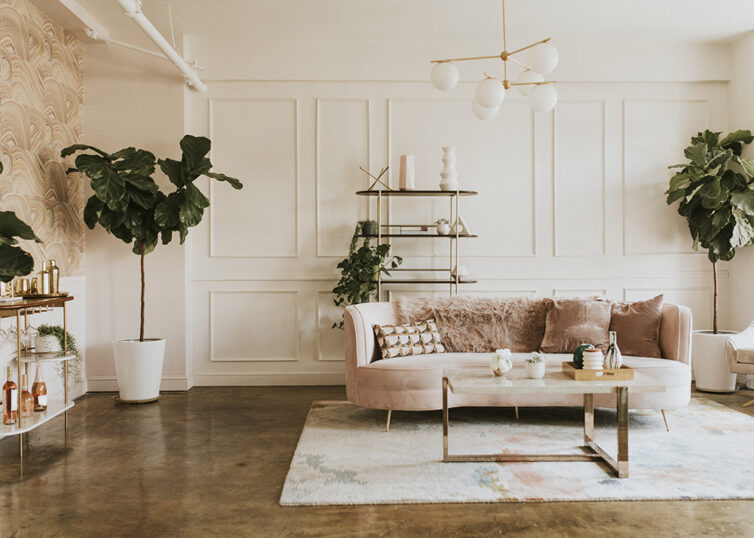 Stylish, opulent living room with pink sofa and brass furniture