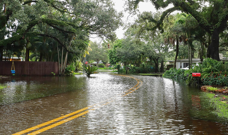 Road flooded in Fort Lauderdale residential neighborhood 