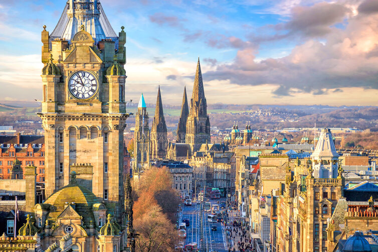 Old town Edinburgh and Edinburgh castle