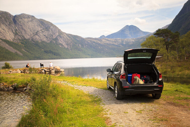 Family vacation on Myrdal lake (Myrdalsvatnet), Folgefonna Natio